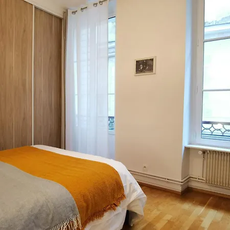 Apartment Calm 60m2 Near Notre-dame And Seine 2bdrs N4-4b *