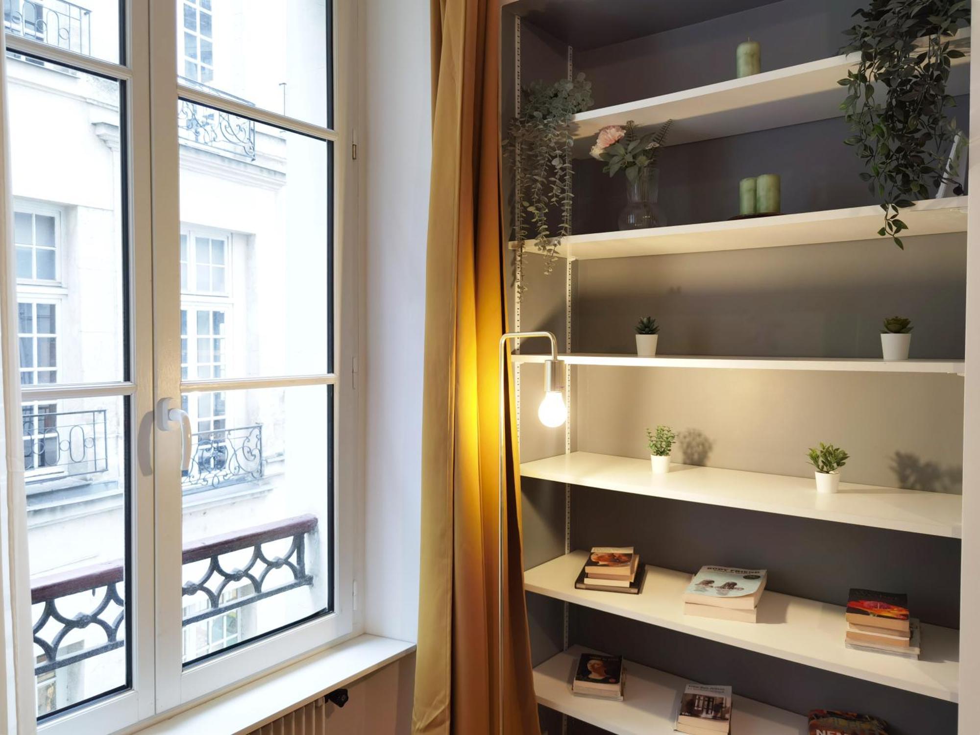 Calm 60m2 Near Notre-dame And Seine 2bdrs N4-4b *