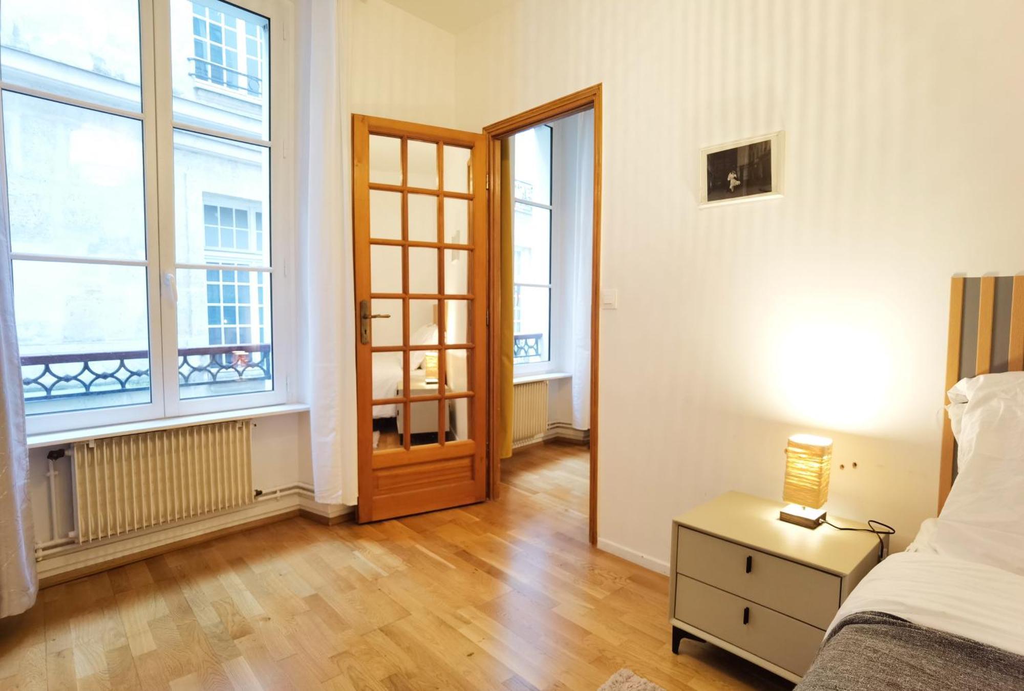 Calm 60m2 Near Notre-dame And Seine 2bdrs N4-4b Apartment