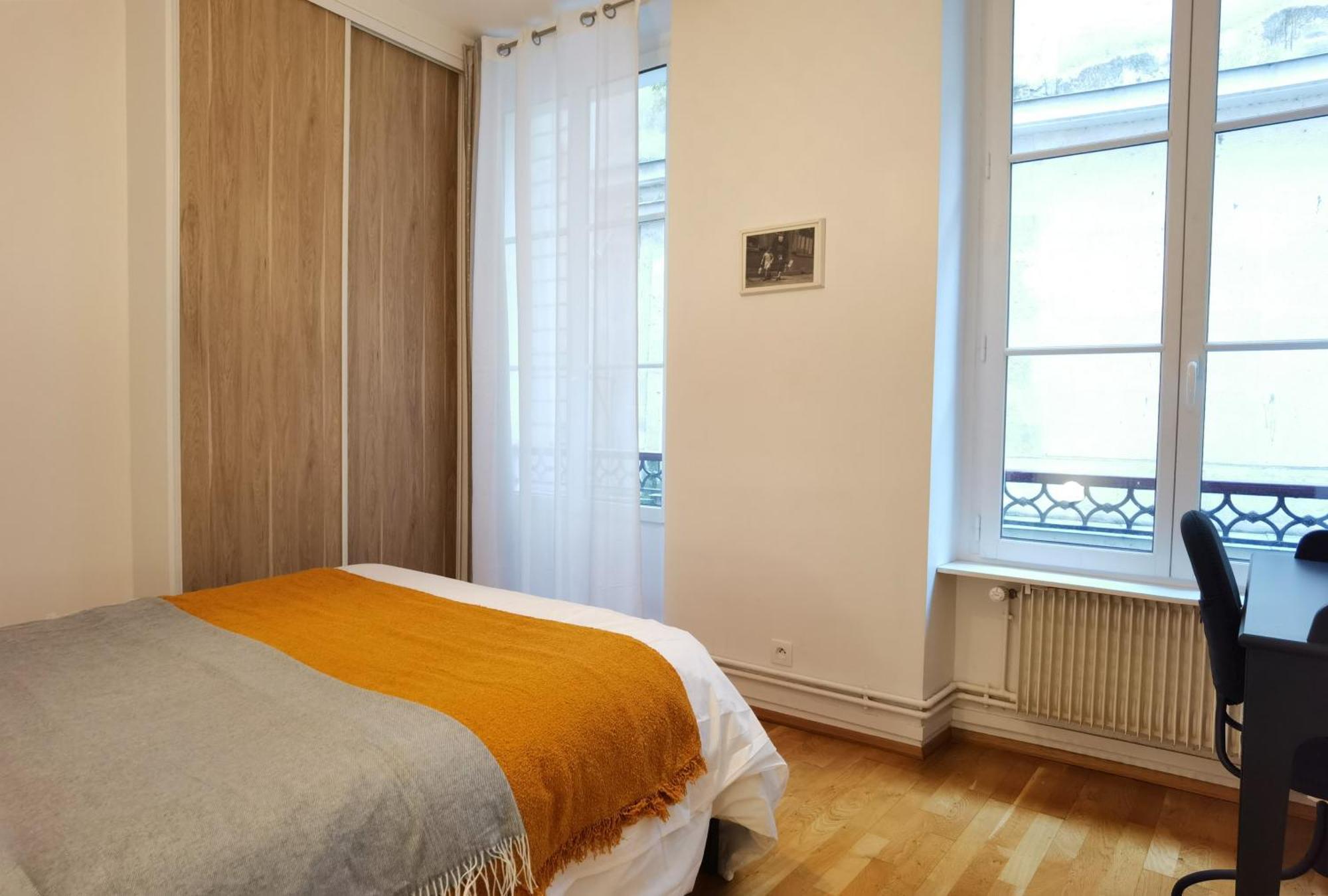 Apartment Calm 60m2 Near Notre-dame And Seine 2bdrs N4-4b *